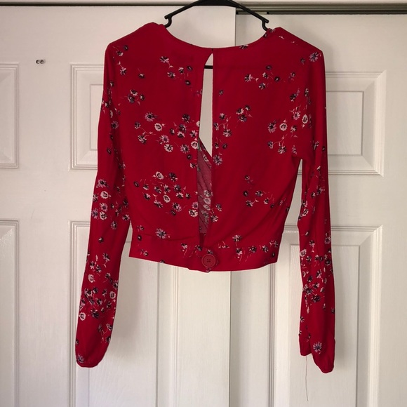 NWT!!! Red Floral Crop Top - Picture 2 of 4